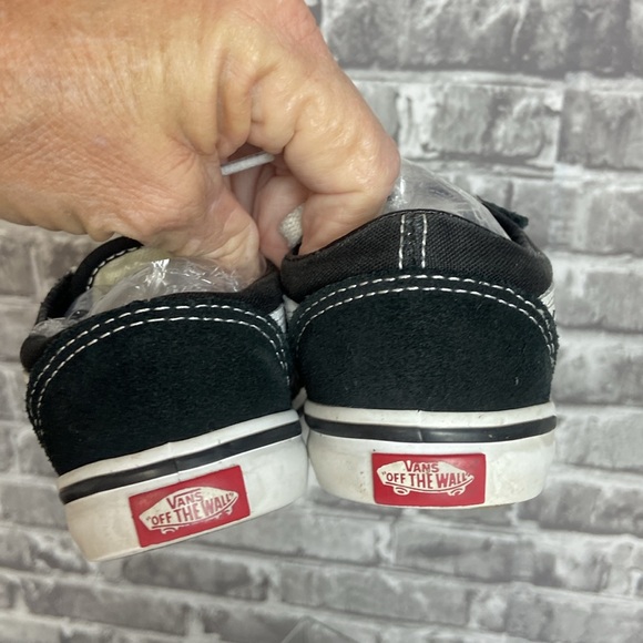 Vans - Picture 5 of 7